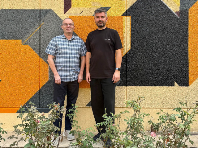 Ivan Jukl, velvyslanec Česk&eacute; republiky v Egyptě (vlevo) a Petr K&ouml;nigsmark, tvůrce muralu