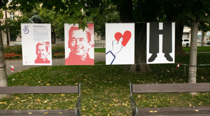 Fotografie z otevření výstavy Odkaz Václava Havla v tvorbě mladých grafiků © Barbora Jančárová