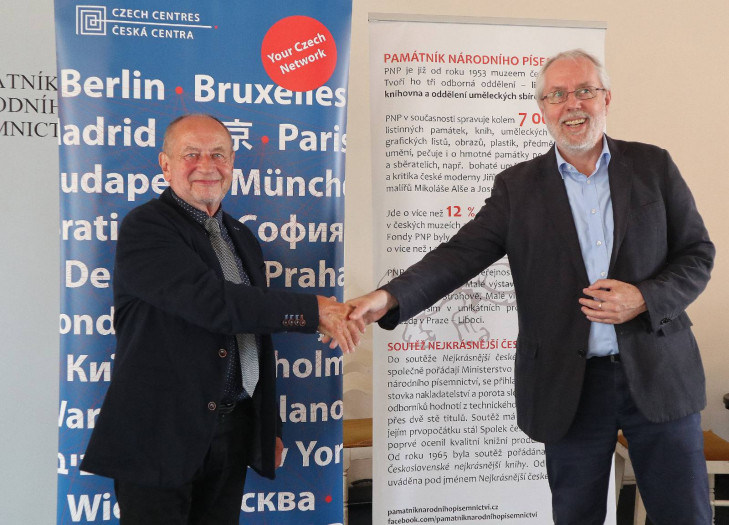 Podpis memorand o spolupráci mezi Českými centry a Památníkem národního písemnictví Podpis memorand o spolupráci mezi Českými centry a Památníkem národního písemnictví