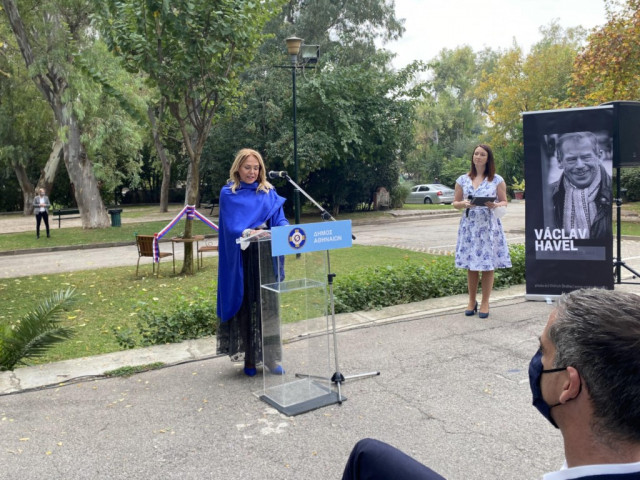 Umístění Lavičky Václava Havla v Athénách při příležitosti 10. výročí jeho úmrtí - inaugurace © České centrum Athény