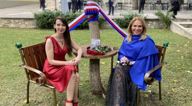 Ředitelka Českého centra Athény Lucie Kuligová a Dagmar Veškrnová © České centrum Athény