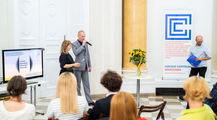 Ředitel Moravské filharmonie Olomouc Jonáš Harman prezentuje turné MFO v Polsku © MFO