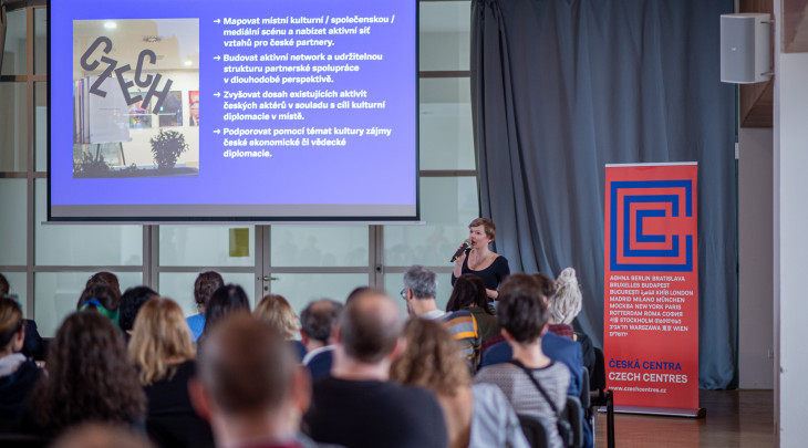 Veřejná konzultace v rámci přípravy nové strategie Českých center 2024–2027 © Česká centra