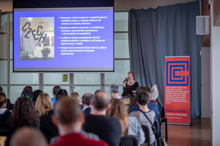 Veřejná konzultace v rámci přípravy nové strategie Českých center 2024–2027 © Česká centra